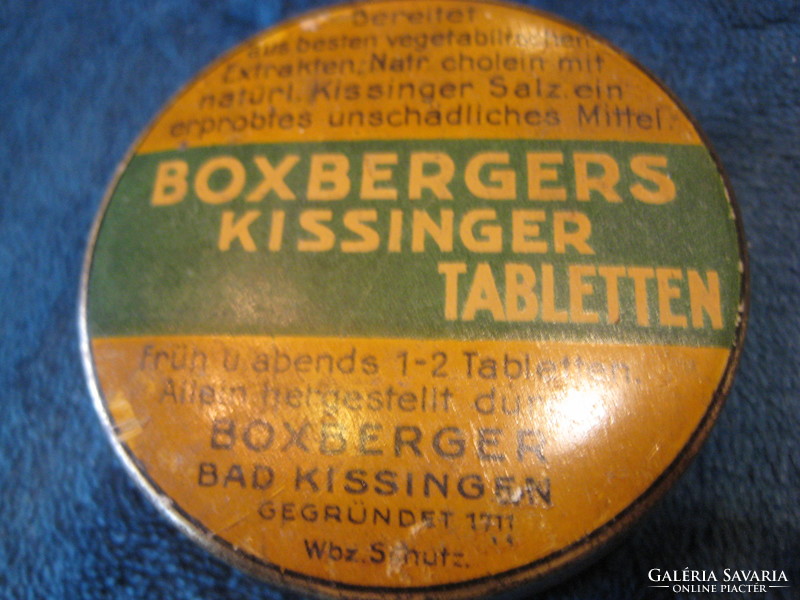 Antique sheet metal box 6.2 x 2.2 cm, boxberges with Kissinger tabletten inscription