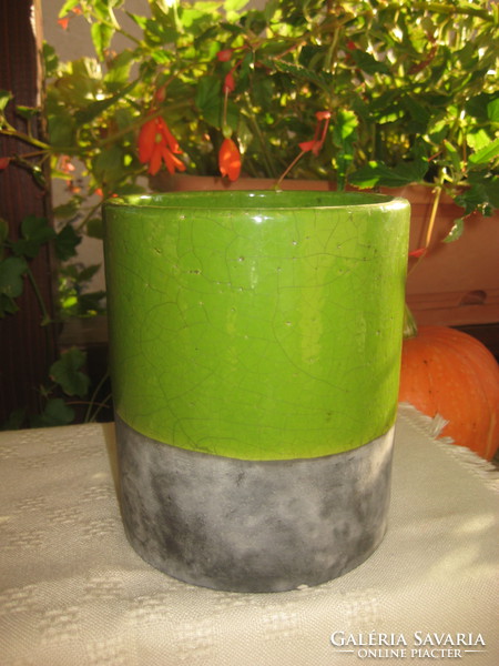 Kemény cserép , kaspó   ,  zöld- szürke  13,5 x 16 cm