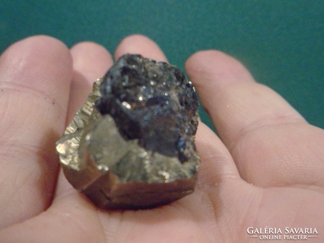 Pirit ásvány csodás darab