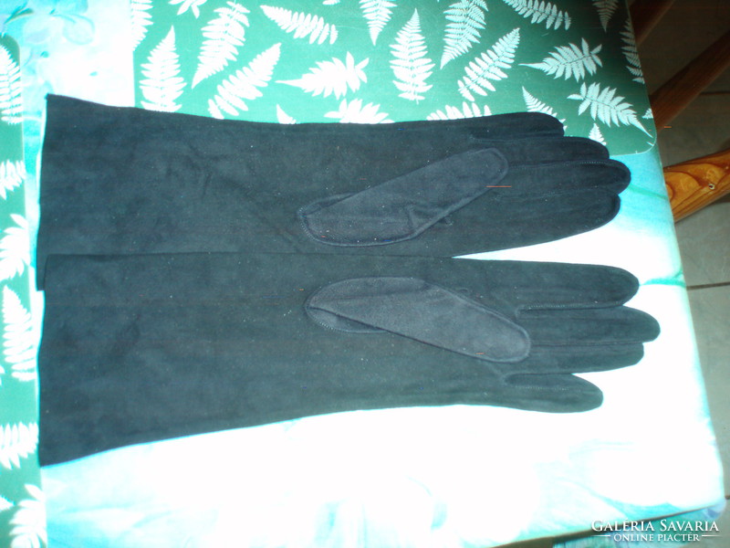 Vintage black suede glove with tipo embroidery