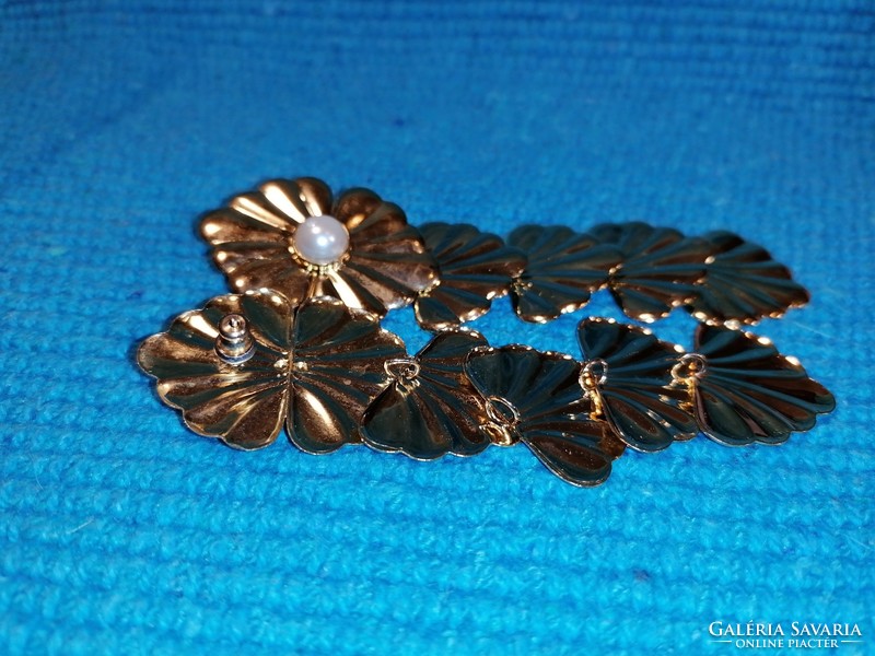 Long gold colored earrings (104)