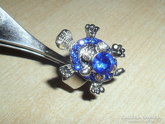 Tibetan silver ring with rotatable head section with a small tortoise of a London blue crystal stone