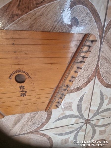 Old small zither