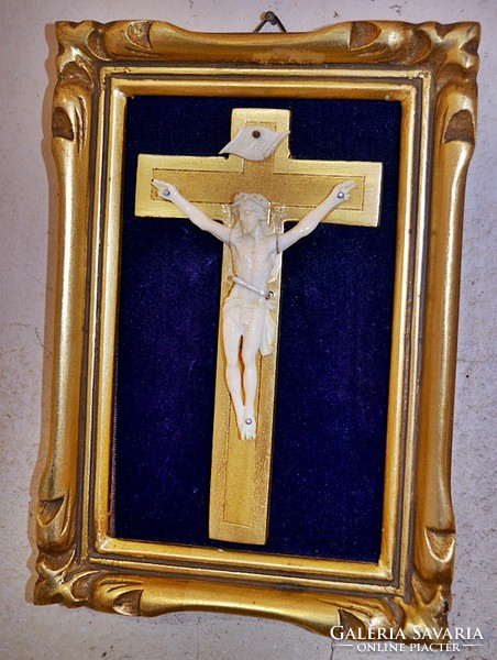 61. Antik CSONT Jézus Krisztus (8.5 cm), Korpusz, feszület, kereszt, 21 cm-es fa keretben!