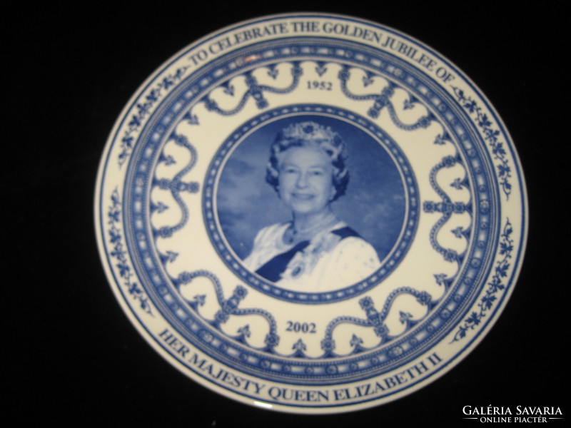 II ,Erzsébet   angol királynő    Wedgwood  , jó nevű  porcelánból  , 22,5 cm
