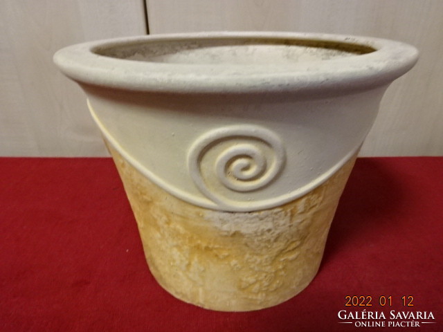 Ceramic pot with a diameter of 22 cm. He has! Jókai.