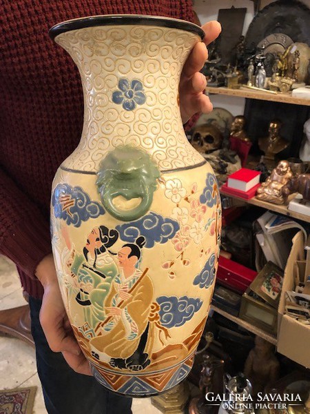 Kinai porcelán váza, nem jelzett, hibátlan, 45 cm-es magasságú.
