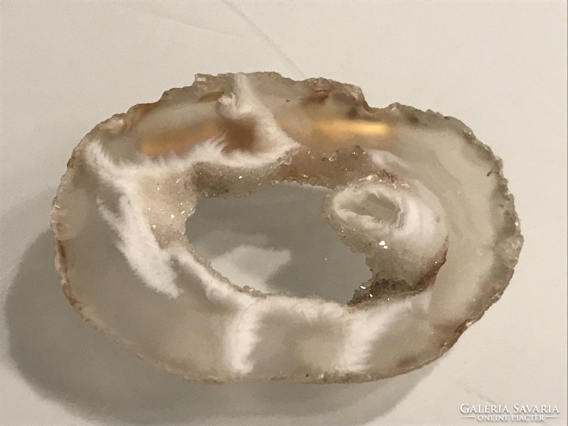 White agate brooch with shiny quartz crystals, 4.5 x 3 cm