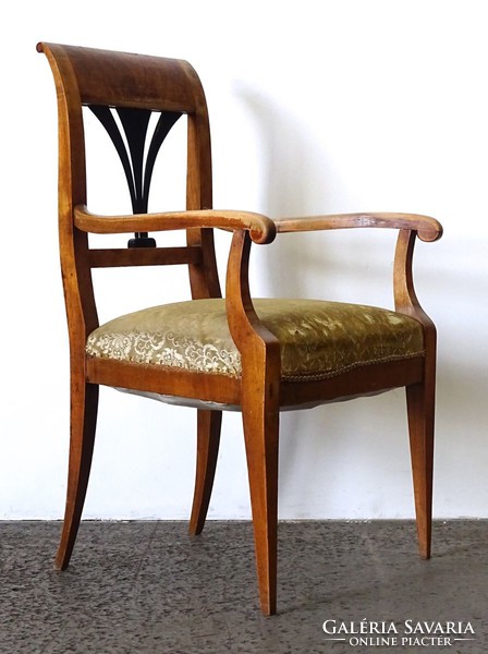 1G679 Gyönyörű antik legyező támlás karfás szék
