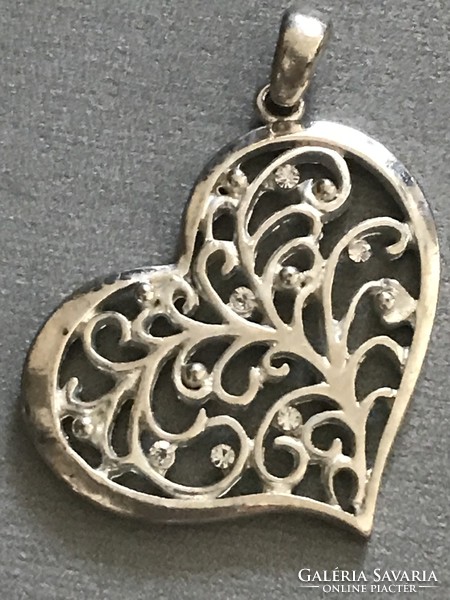 Silver-plated heart-shaped pendant with chiseled pattern and brilliant crystals, 4.5 cm