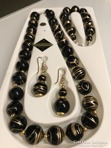 Black and gold designer jewelry set