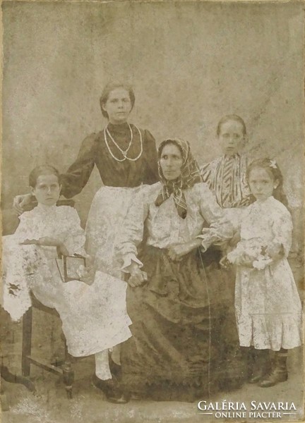 1H089 Antik keretezett családi fotográfia 26.5 x 18.5 cm