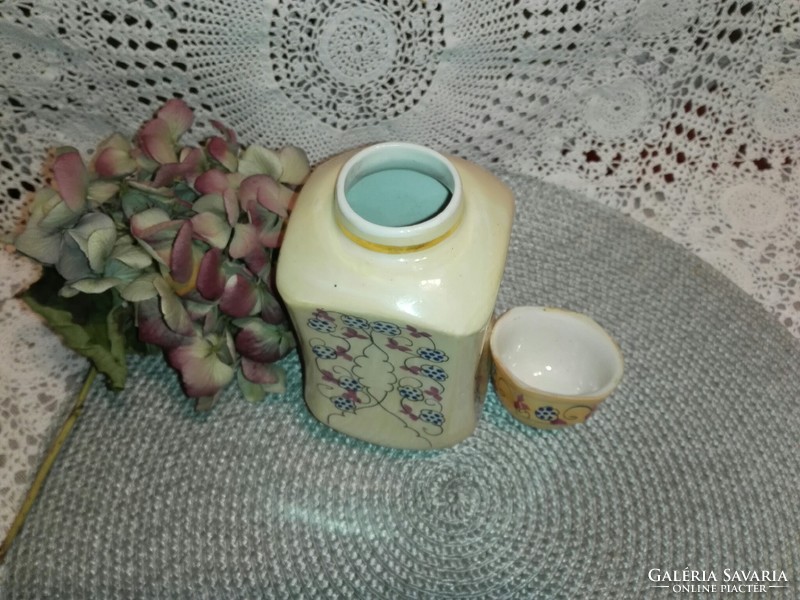 Porcelain tea grass holder with aroma closure ....
