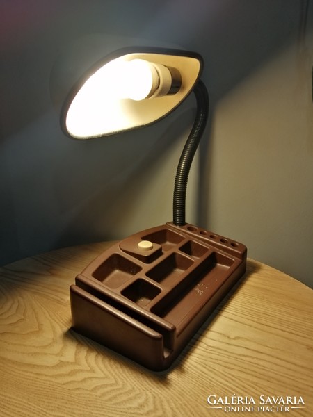 ﻿Retró formatervezett design asztali lámpa.Alkudható!