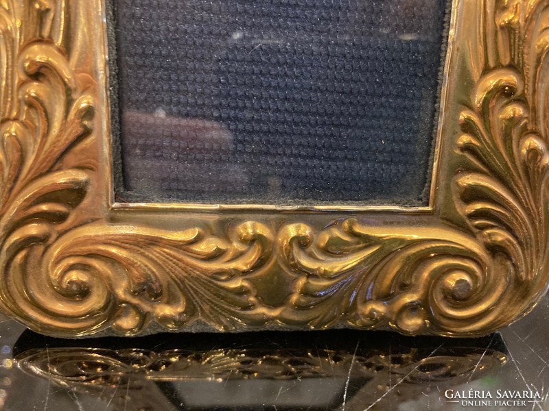 Silver picture frame decorated with plant ornaments (i./70)