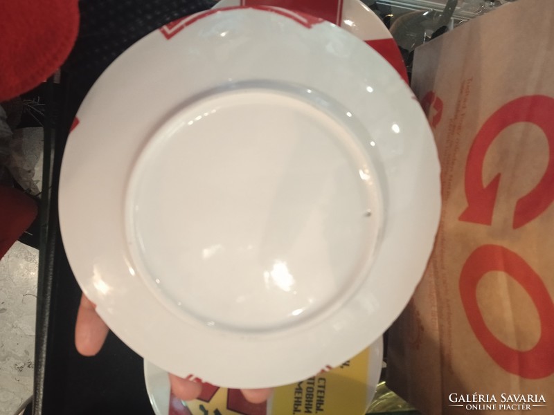 Szovjet, régi porcelán tányér 22 cm-es átmérővel, hibátlan darab.