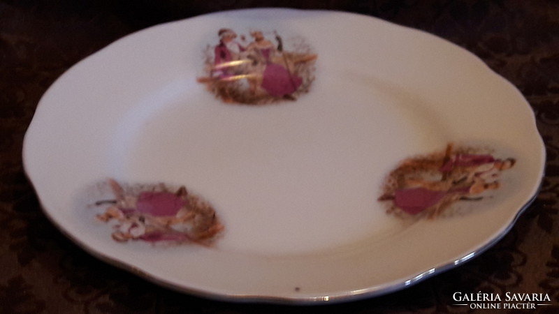 Romantikus jelenetes porcelán tányér (M2092)