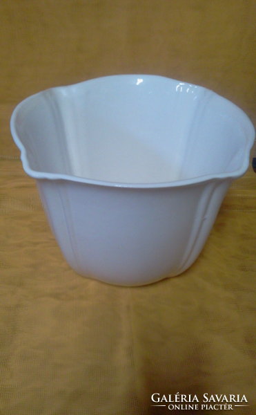 Pot of porcelain