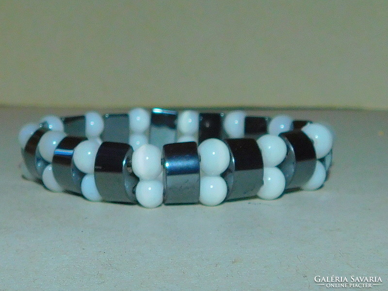 Hematite bloodstone - white cat's eye mineral bracelet