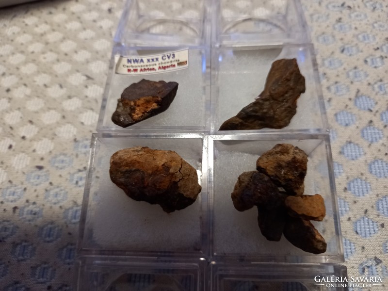 NWA XXX CV3 Szaharai kő meteorit -ok, polírozás- vágás nélkül