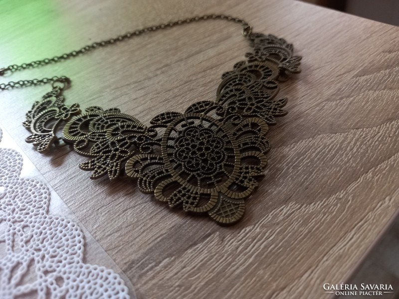 Bronze necklace with a lace effect