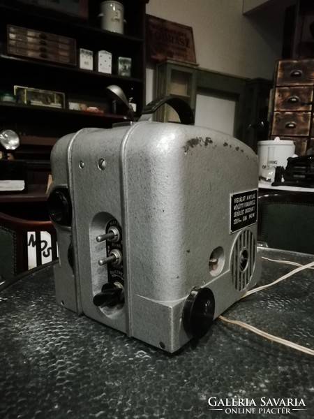 Szovjet vetítő, filmvetítő, 8 mm-es, super 8-as régi vetítő