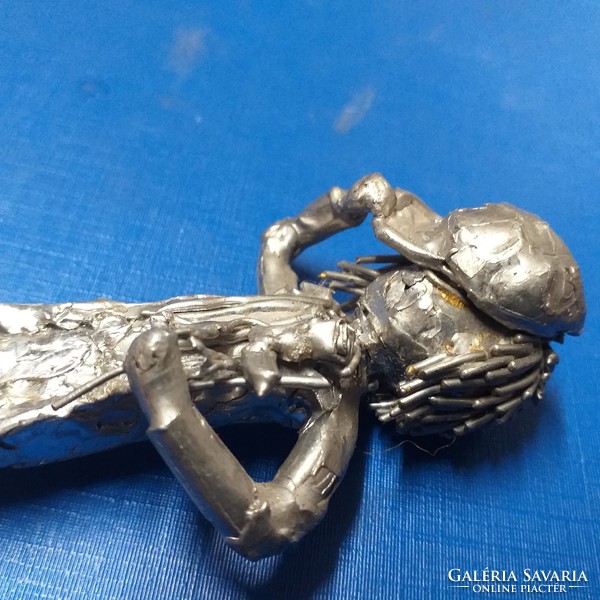 Tin, little boy with cap applique sculpture, figure. 10.5 Cm.