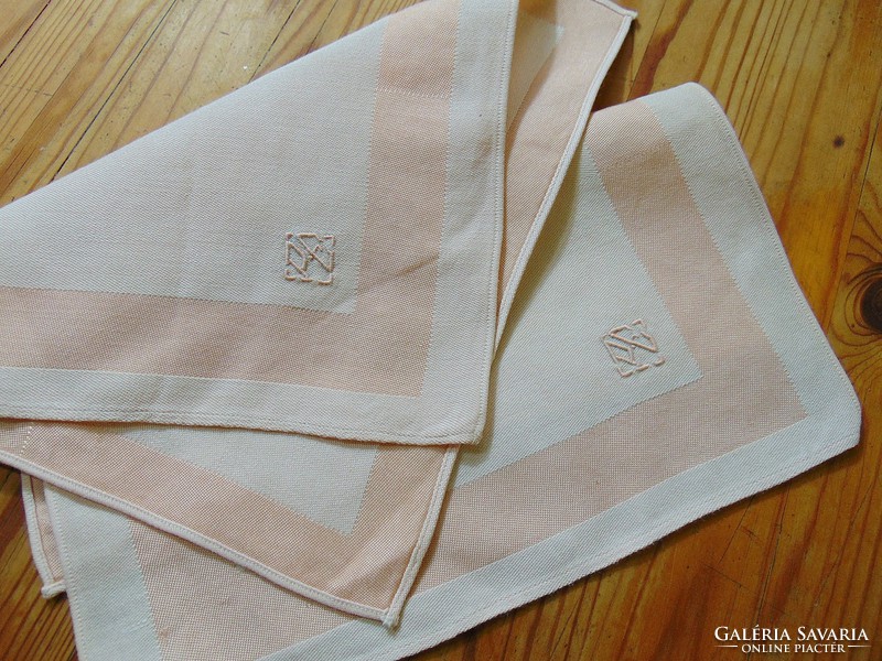 2 darab régi hímzett  selyem damaszt  zsebkendő , díszzsebkendő