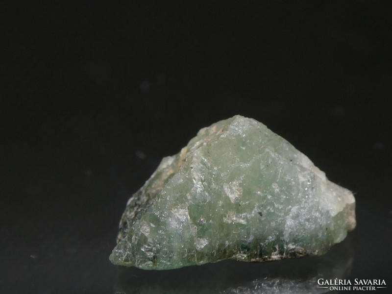 Természetes Berill-változat Smaragd ásvány darab, brazíl lelőhelyről. 2,7 gramm