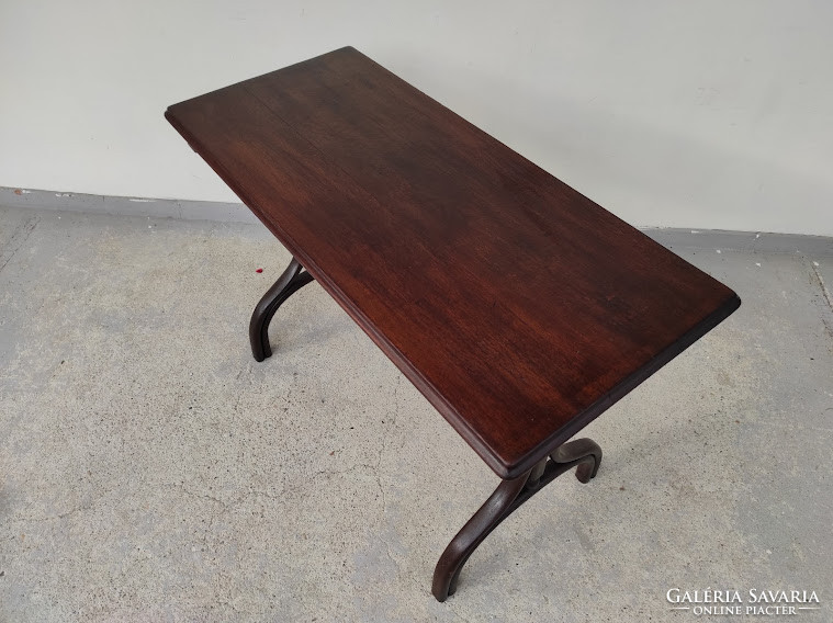 Antik szép állapotú dekoratív thonet hajlított bútor asztal