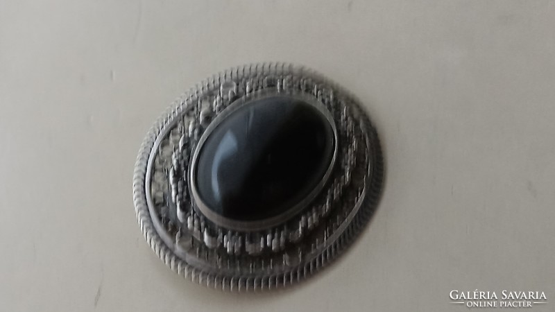 This time the brooch badge is decorated with onyx stone