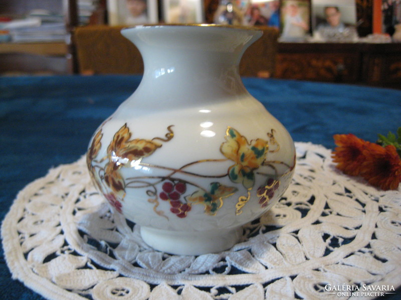 Zsolnay vase with grape pattern, gold rim, which is slightly worn, nice hand painting 9 cm