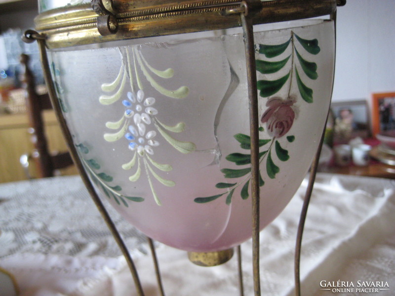 Felnyitható üveg tojás réz szerelékkel,szép régi ,kézzel festett tárgy benne az italos poharak helye