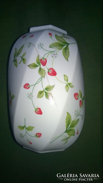 English-royal canterbury-strawberry mot. Beautiful vase