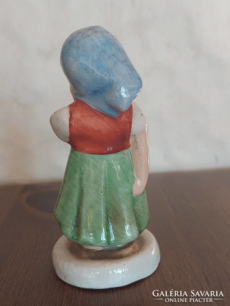 KÉZZEL FESTETT porcelán kislány nipp, figura, bájos szobor