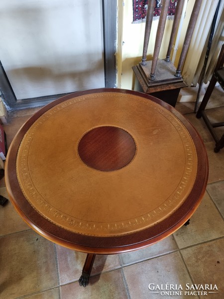 English chippendale round table