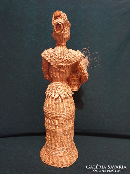 Gyékény szobor -  hölgy virággal  - művészeti alkotás - 39 cm,
