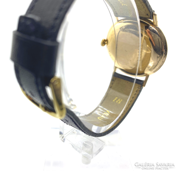 Movadó 18k gold watch in beautiful condition