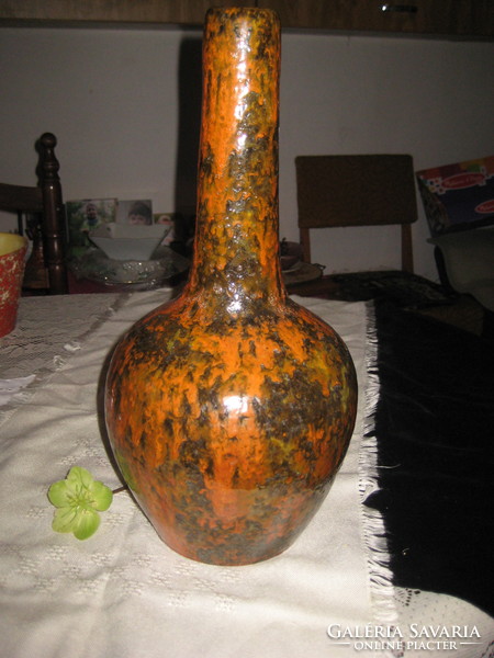 Pesthidegkúti  váza ,  ritkábban előkerülő , 18 x 40 cm  szép állapot