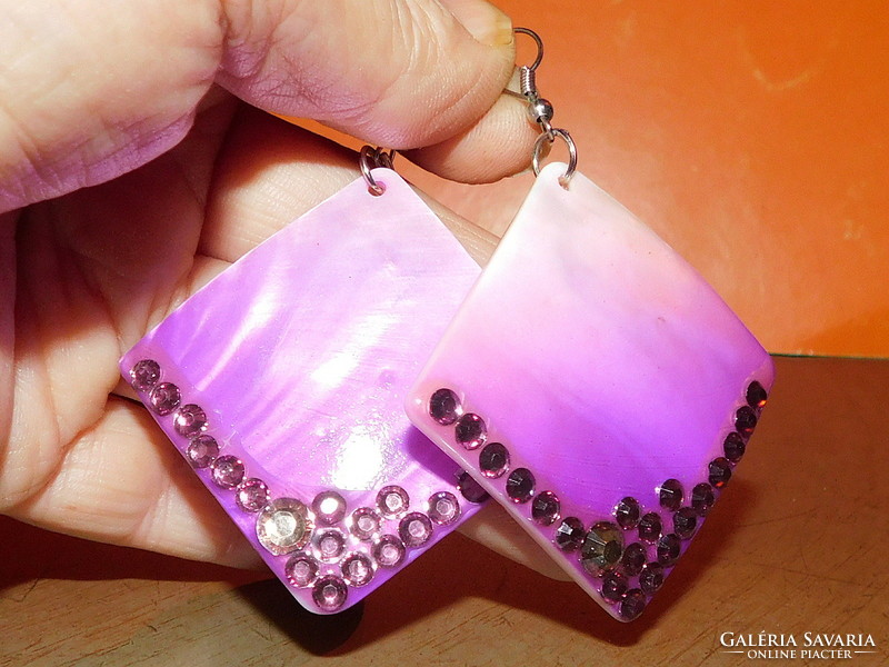 Earrings adorned with pink mother-of-pearl crystals 7 cm