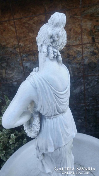 Art Nouveau beautiful lady sculpture wreath girl stone sculpture garden antifreeze artificial stone sculpture