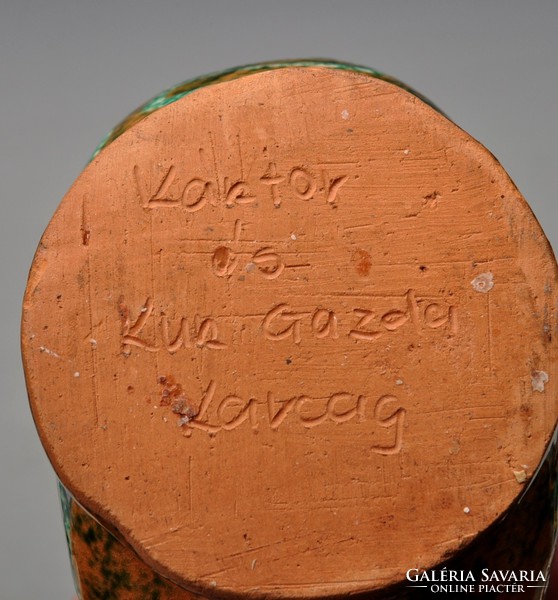 Inscribed cantor and kun farmer scratching with butella poem. Indicated.