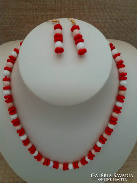 Necklace and earrings made of coral eyes with beautiful condition