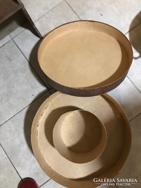 Old hat box., In good condition diameter: 38 cm