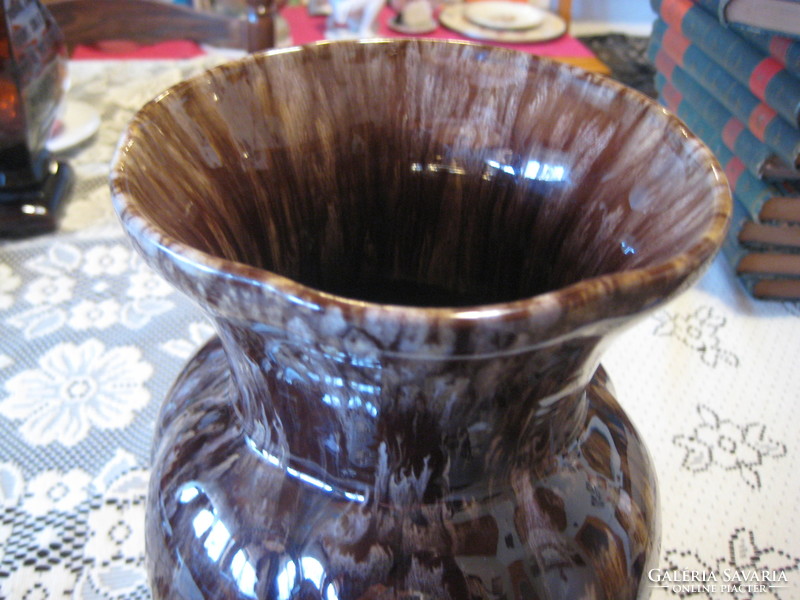Lévai , mezőtúri  , nagyon szép  , folyatott  mázas  váza    ,  24 cm