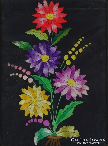1H658 old embroidered flower still life framed needlework 33 x 25 cm