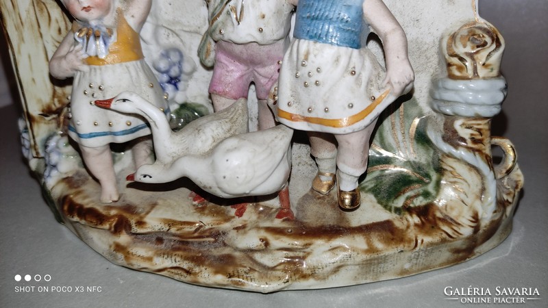 Ritka német porcelán dúsan aranyozott kastély forma óra bájos gyermek figurákkal