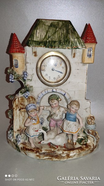 Ritka Vintage Német porcelán dúsan aranyozott kastély forma óra bájos gyermek figurákkal