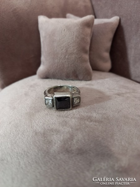 Ezüst gyűrű ónix és cirkónia kővel