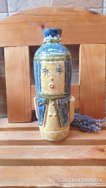 Vase by craftsman Elizabeth Fórizsnè